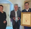 Verleihung silberner Ehrentaler an Josef Diepold